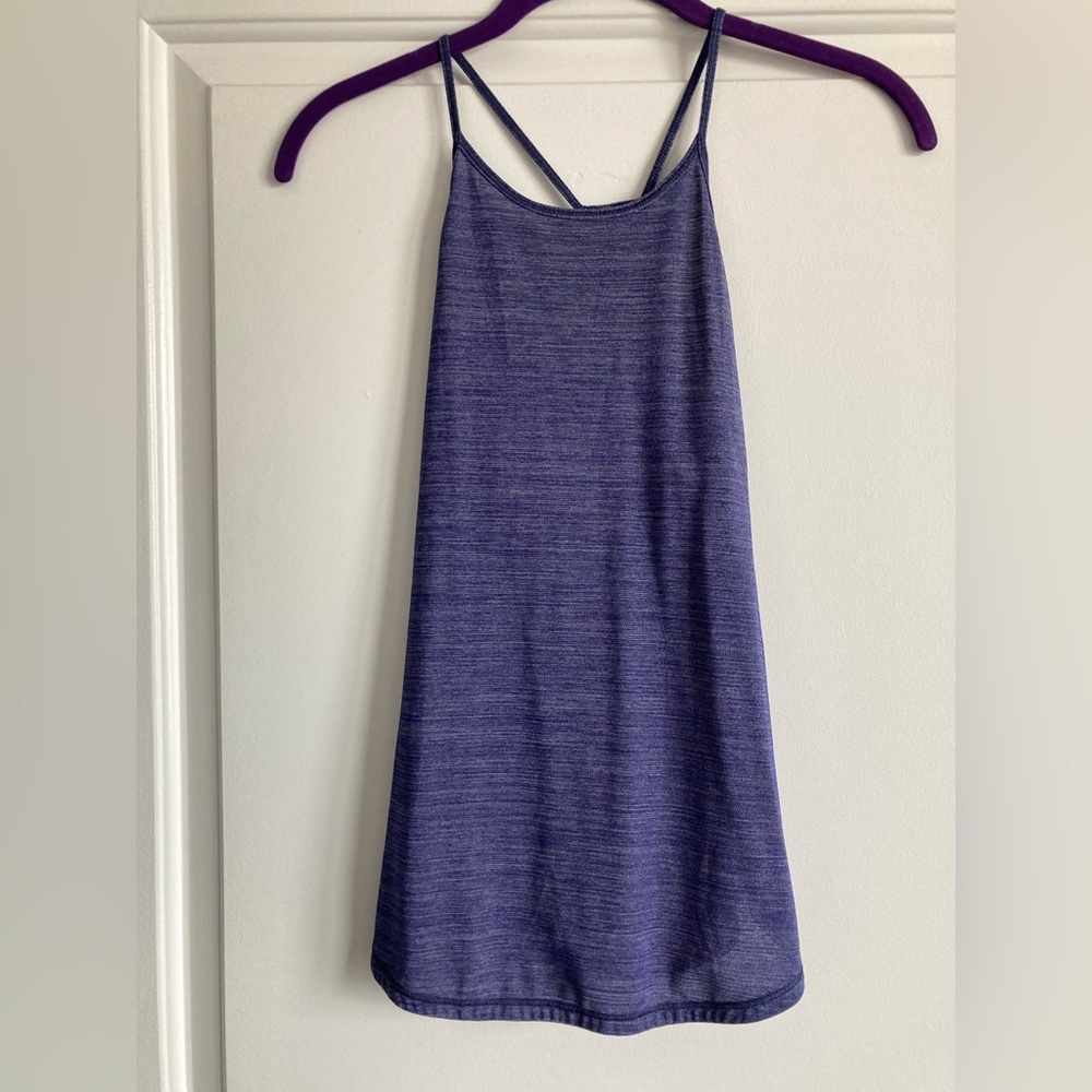 lululemon yoga top size 4 navy blue.